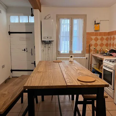 Holiday home Charmante Maison De Avec Cour Intérieur